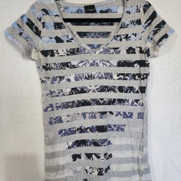 Buckel Tops - Buckle DAYTRIP Vtg Y2K Top Fairycore Whimsical Goth Tee Size L Gray Blue V-Neck